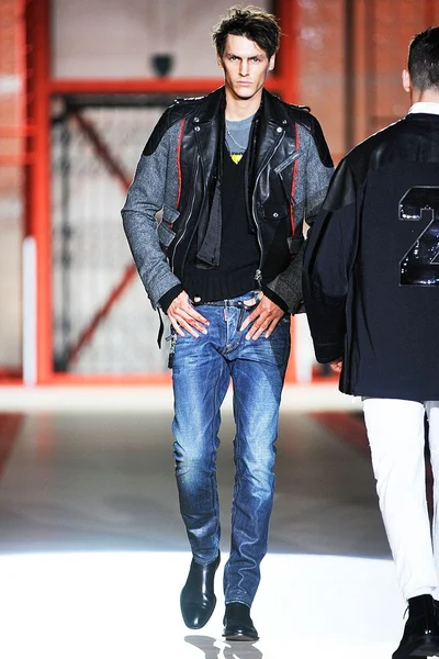 Look 30